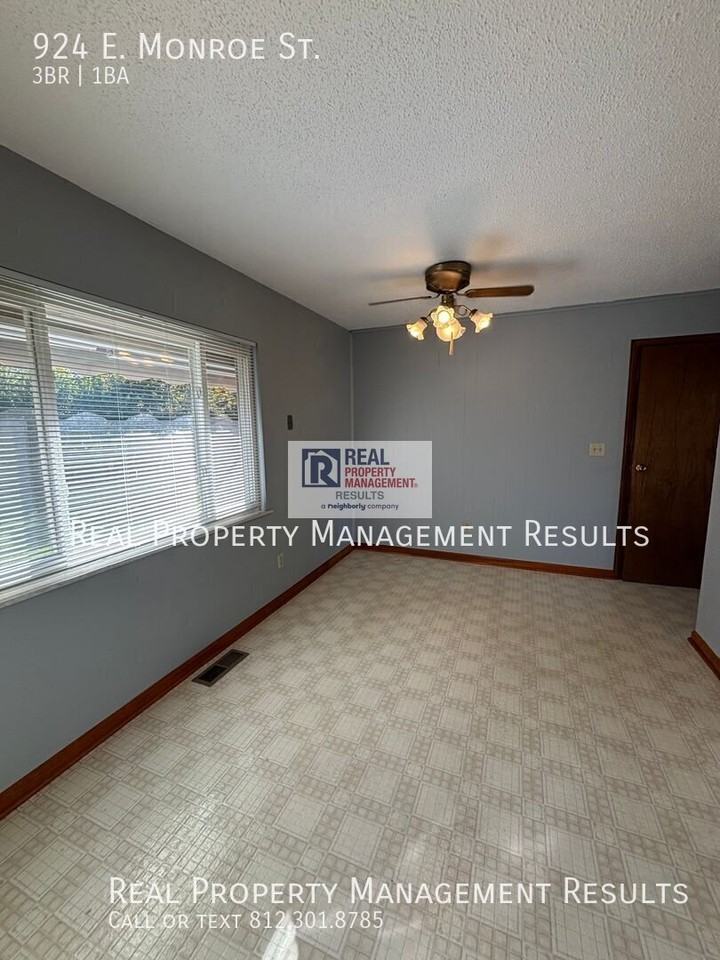924 E Monroe St - Photo 5 of 17
