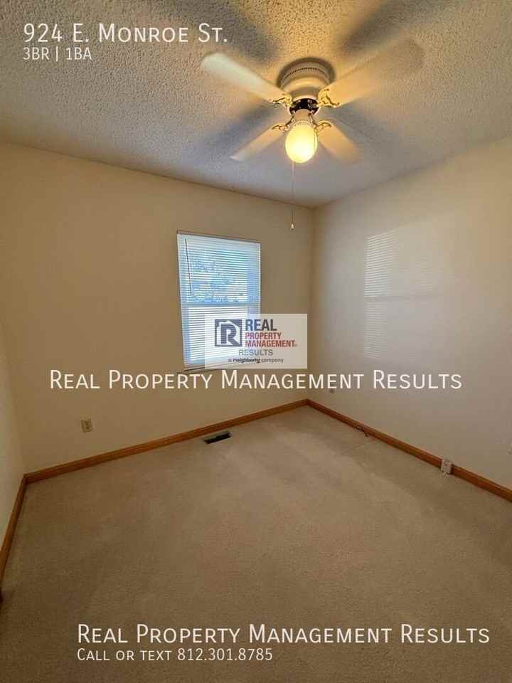 924 E Monroe St - Photo 6 of 17