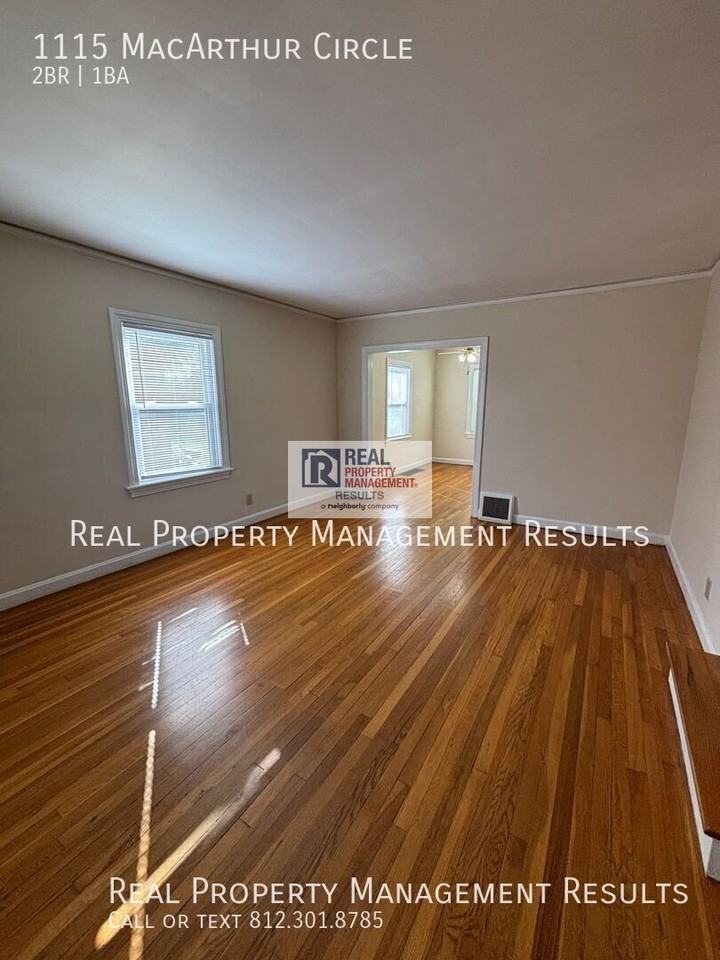 1115 Macarthur Cir - Photo 2 of 14
