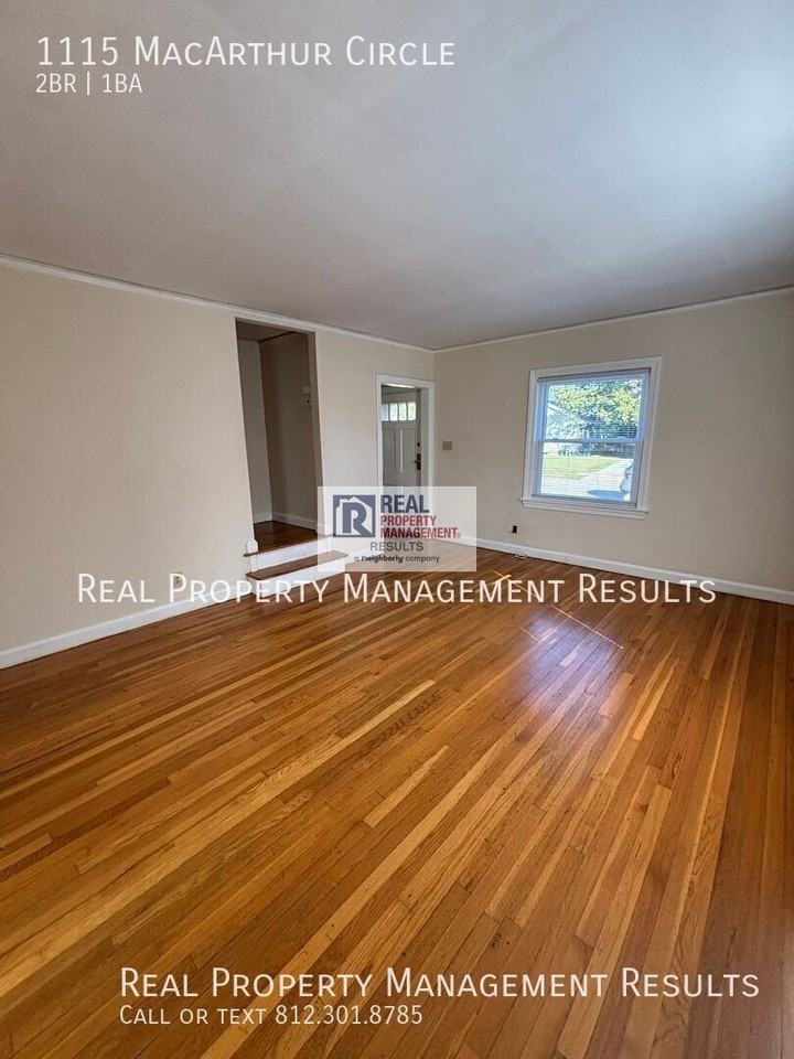 1115 Macarthur Cir - Photo 3 of 14