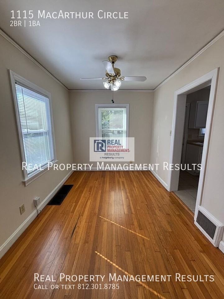 1115 Macarthur Cir - Photo 4 of 14