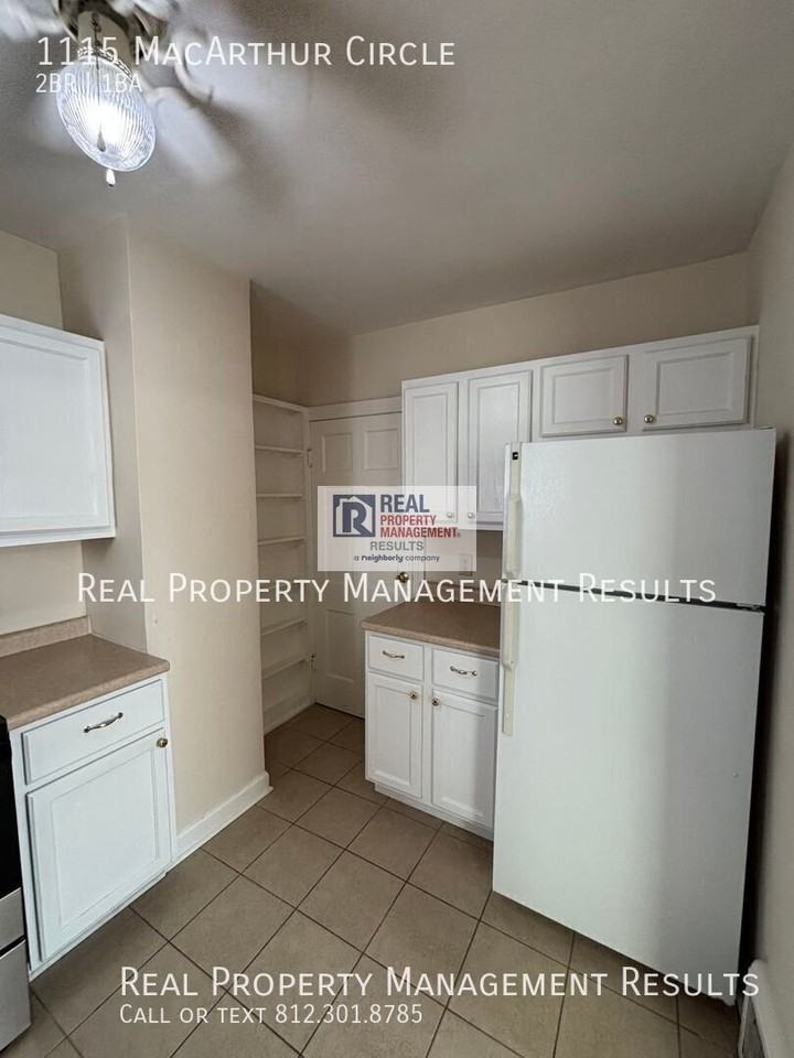 1115 Macarthur Cir - Photo 6 of 14