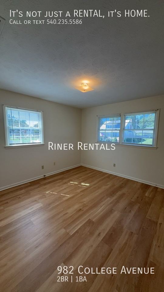 982 College Ave - Photo 2 of 13