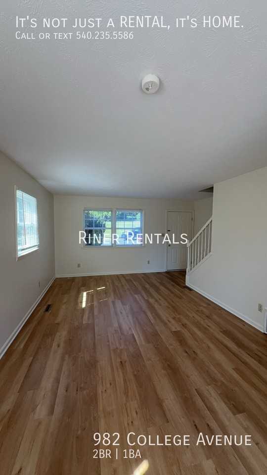 982 College Ave - Photo 4 of 13