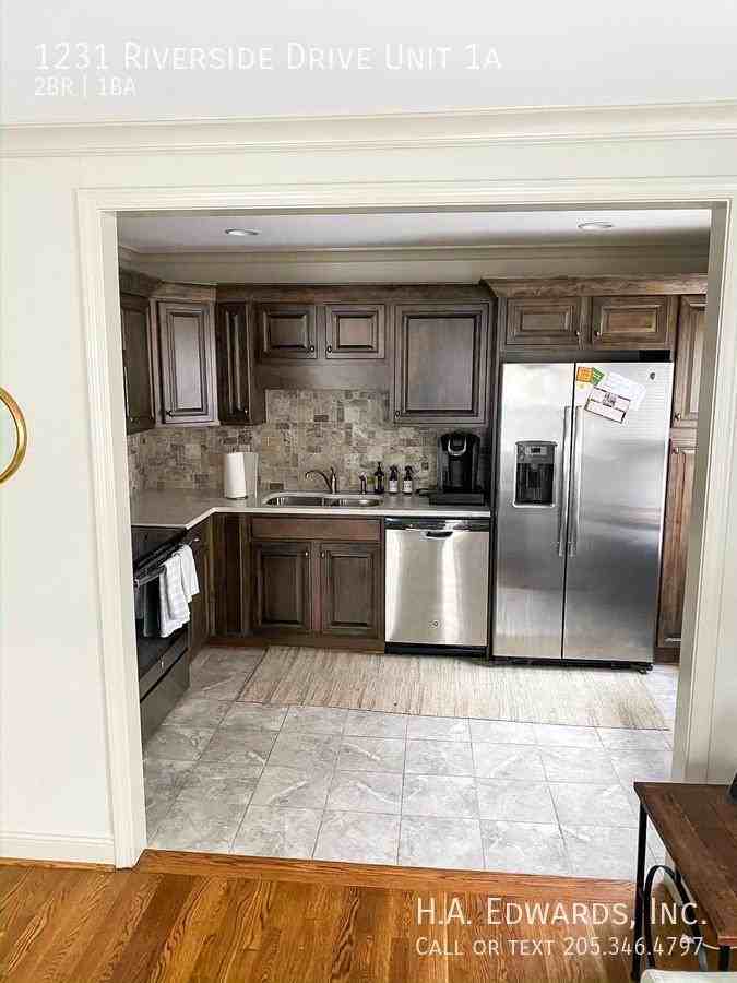 1231 Riverside Dr Apt 1a - Photo 2 of 9