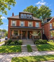 featured image of 125 W 8th Ave #C