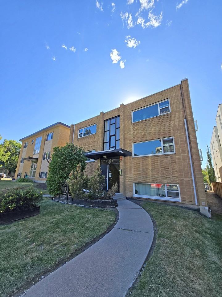 1727 10 St Sw - Photo 2 of 23