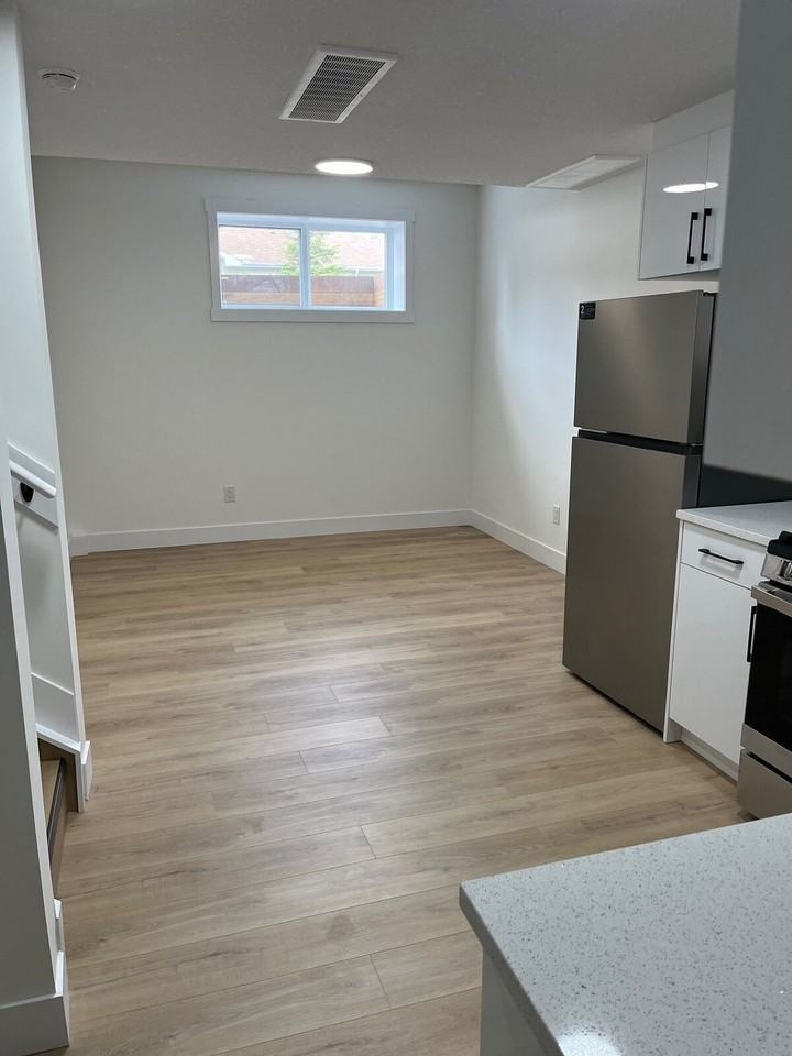 9621 165 St Nw - Photo 3 of 14
