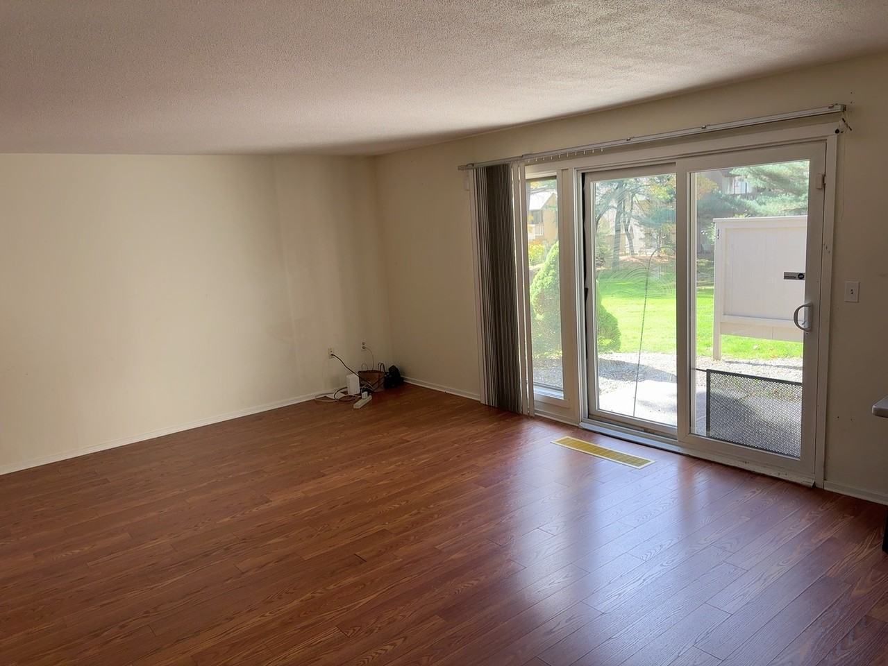 54 Great Meadow Ln #54 - Photo 2 of 13