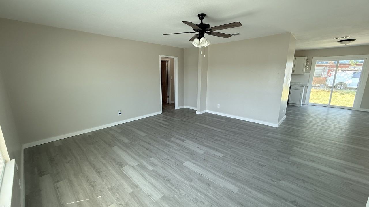 317 N Cedar St #B - Photo 2 of 12