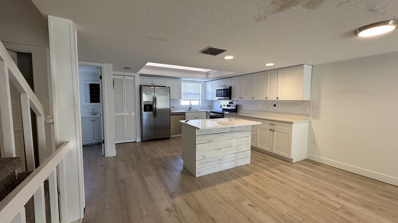 255 Capri Cir S #4 - Photo 3 of 12