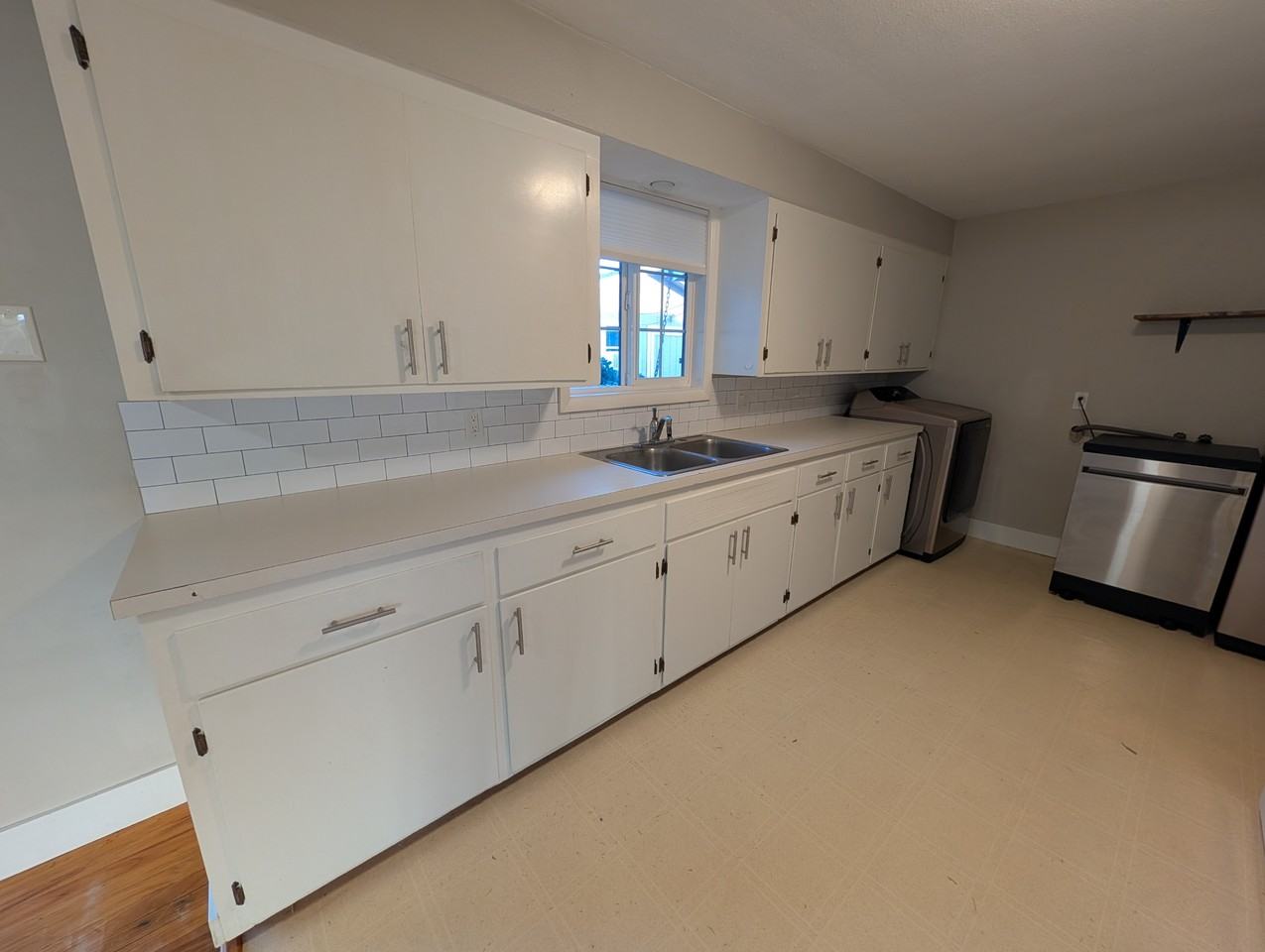305 Se Atwood Ave #NA - Photo 5 of 16