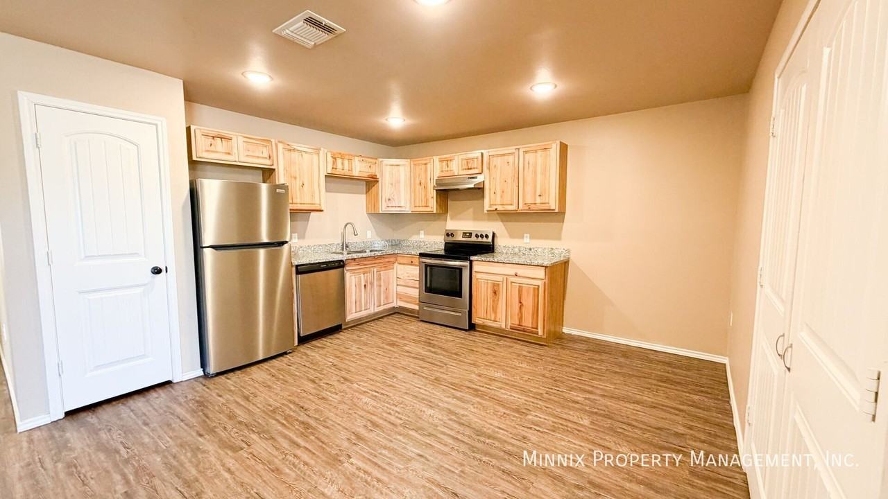 2517 N Avenue O - Photo 5 of 15