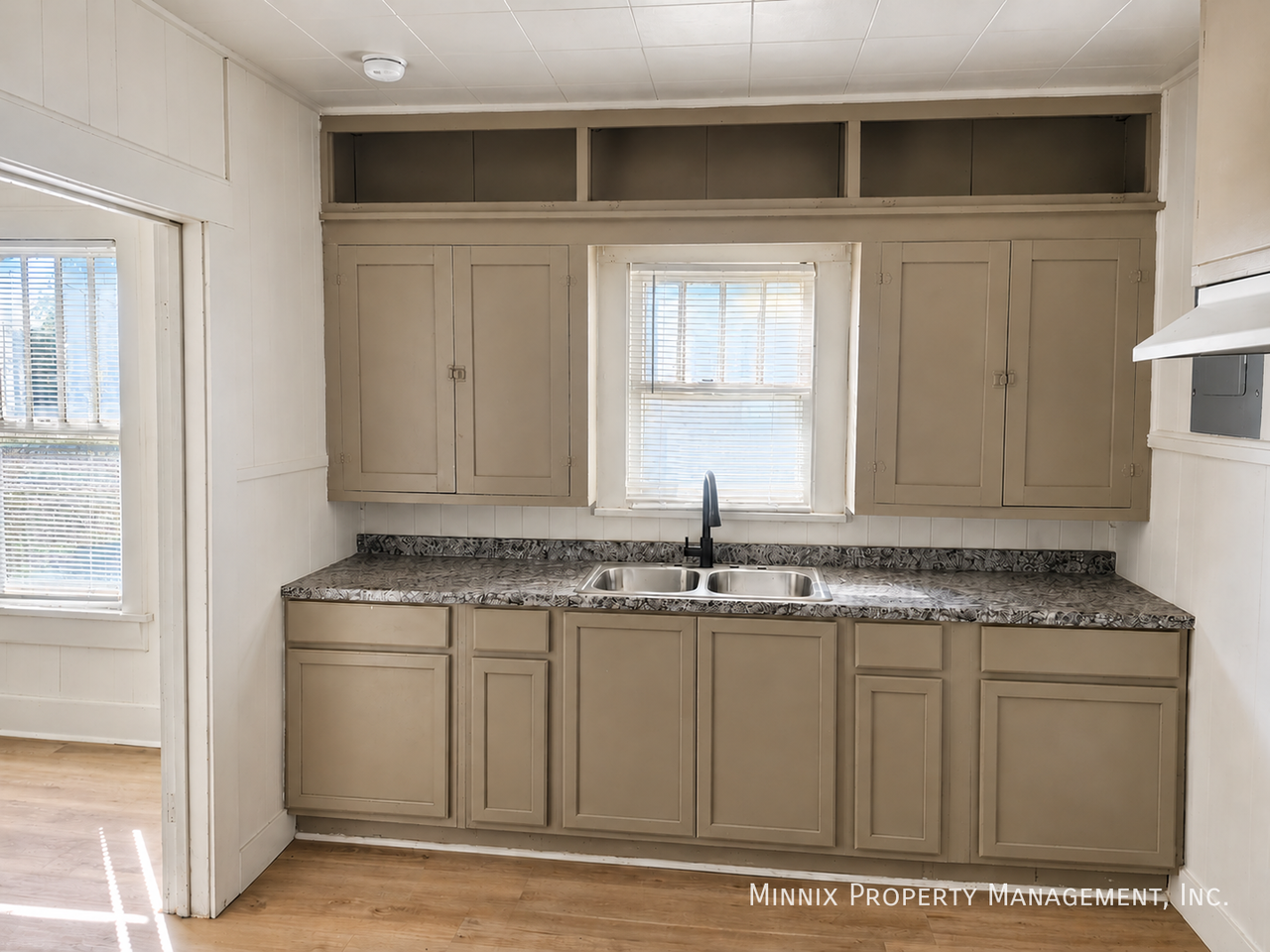 935 S 10th St - Photo 3 of 7