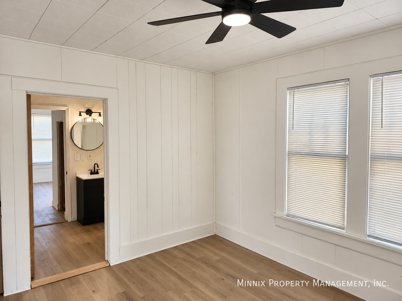 935 S 10th St - Photo 4 of 7
