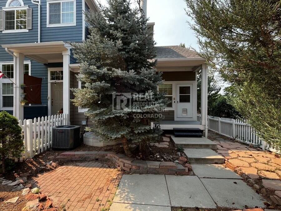 737 Snowberry St - Photo 2 of 28