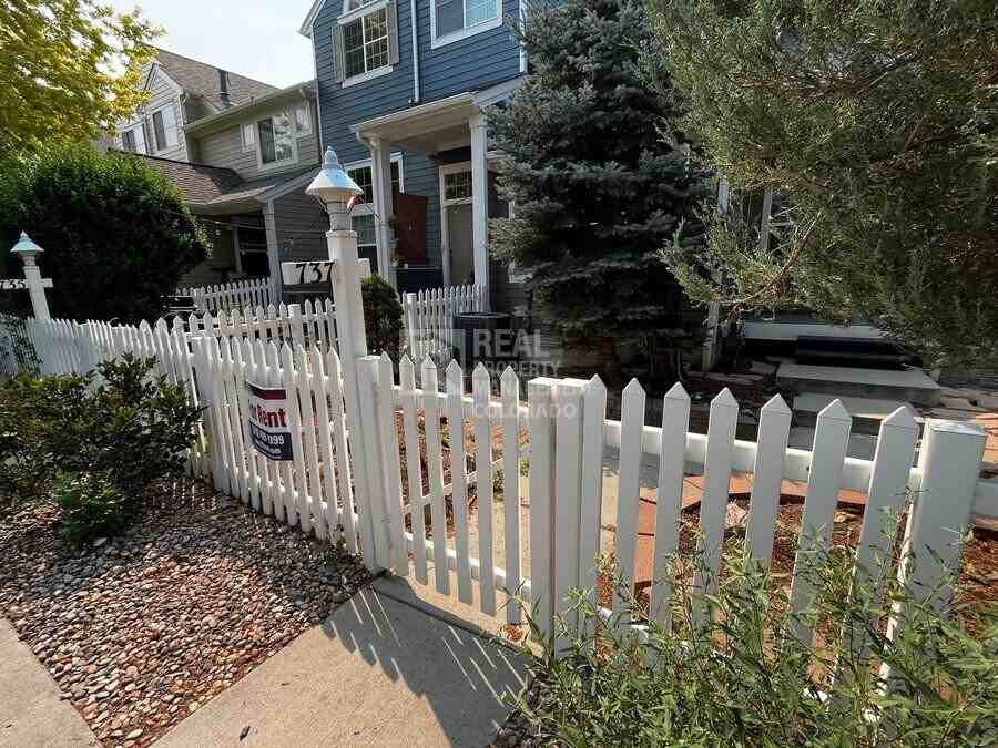737 Snowberry St - Photo 4 of 28