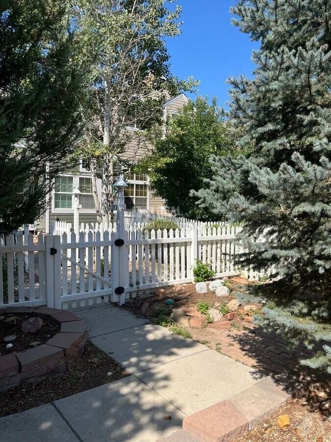 737 Snowberry St - Photo 5 of 28