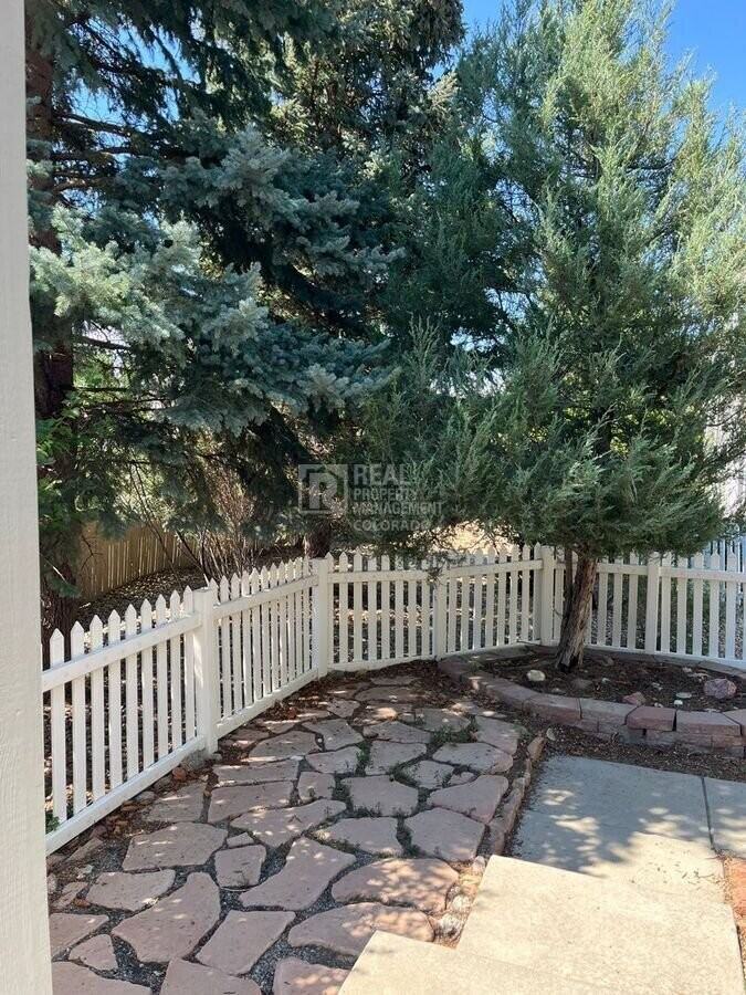 737 Snowberry St - Photo 6 of 28