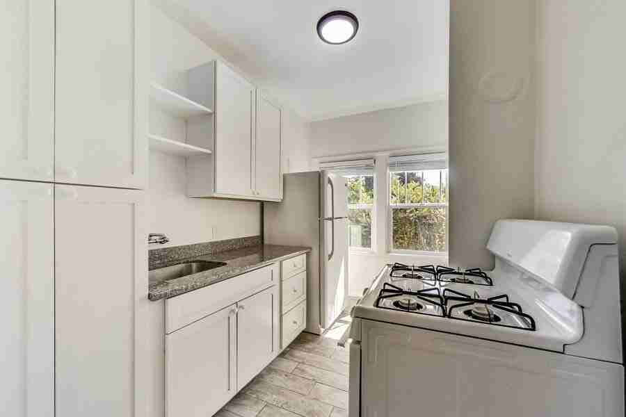 500 Zorah St #02 - Photo 4 of 16