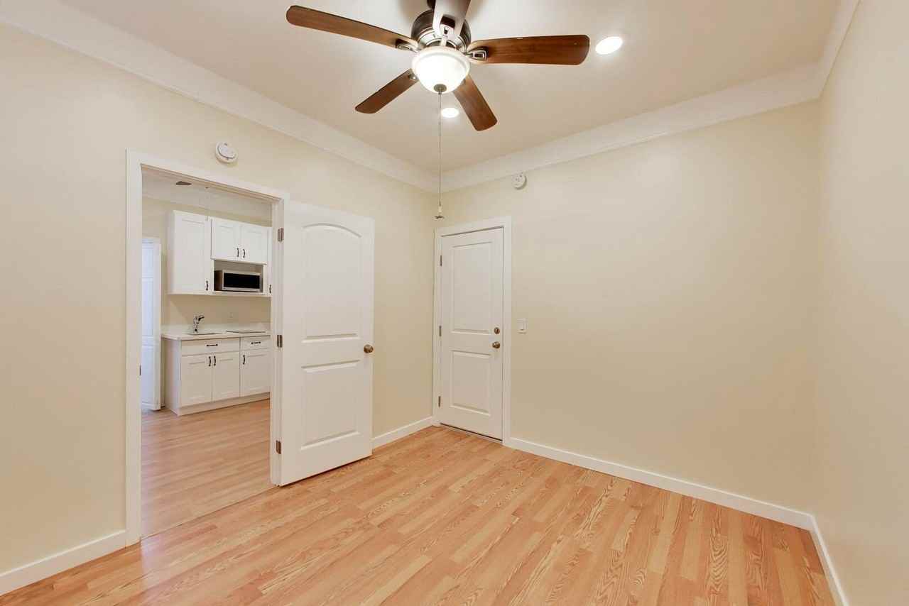 628 Waverley St #08 - Photo 3 of 14