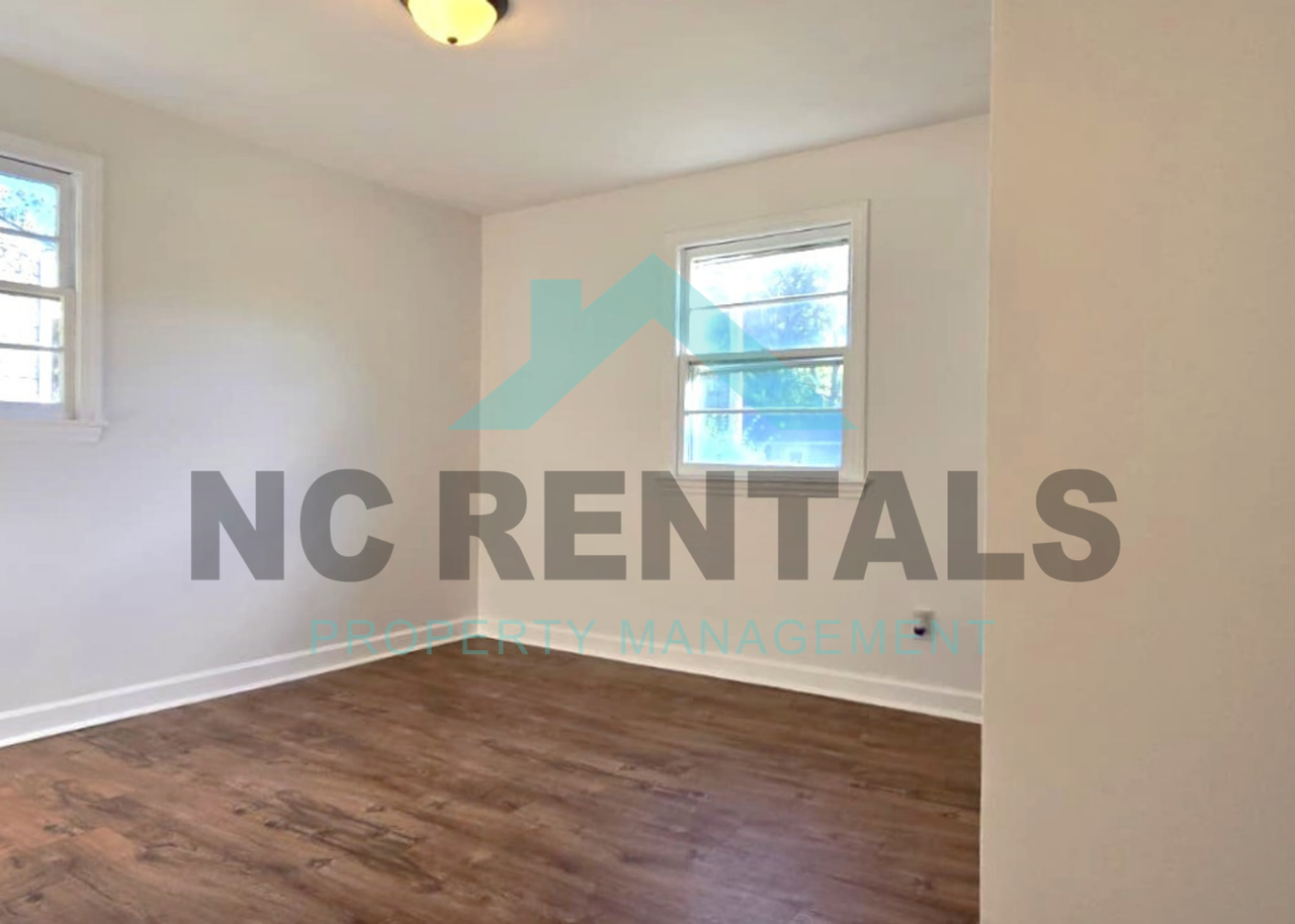 1313 Joyce St - Photo 5 of 29