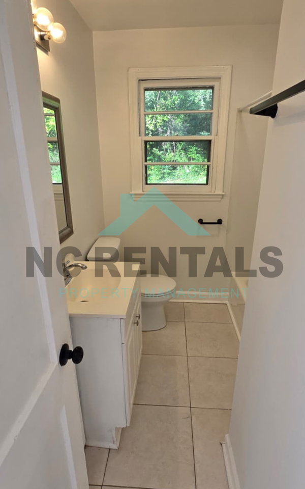 1313 Joyce St - Photo 6 of 29