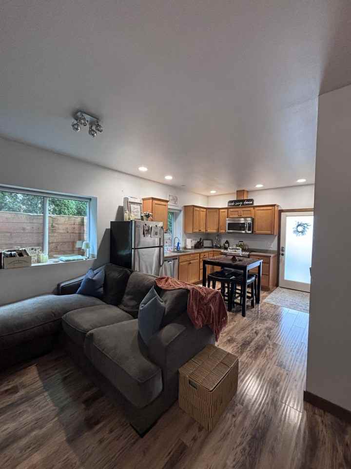 514 13th St #101A - Photo 2 of 10