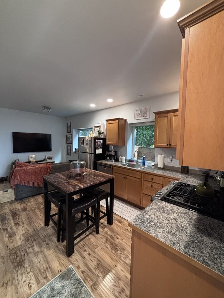 514 13th St #101A - Photo 3 of 10