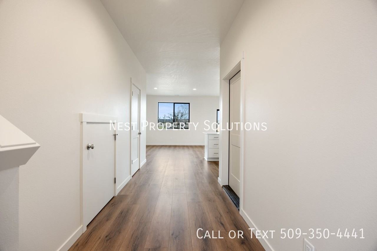 601 S Dorsing St #B - Photo 3 of 24