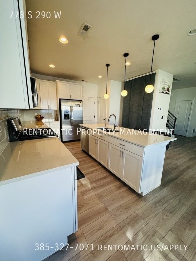 773 S 290 W - Photo 4 of 37
