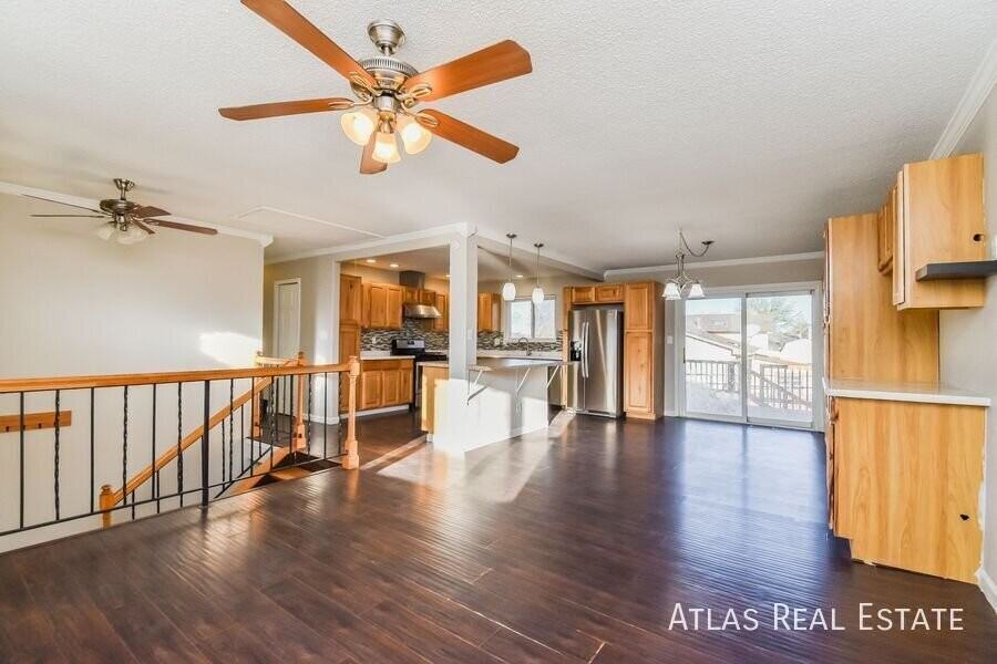 6922 Cattlemans Trl - Photo 2 of 34