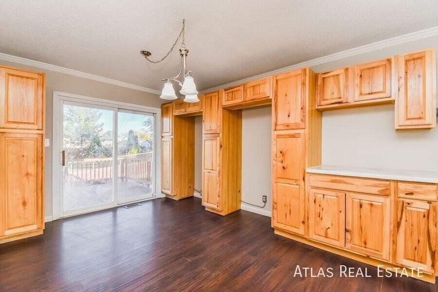 6922 Cattlemans Trl - Photo 3 of 34