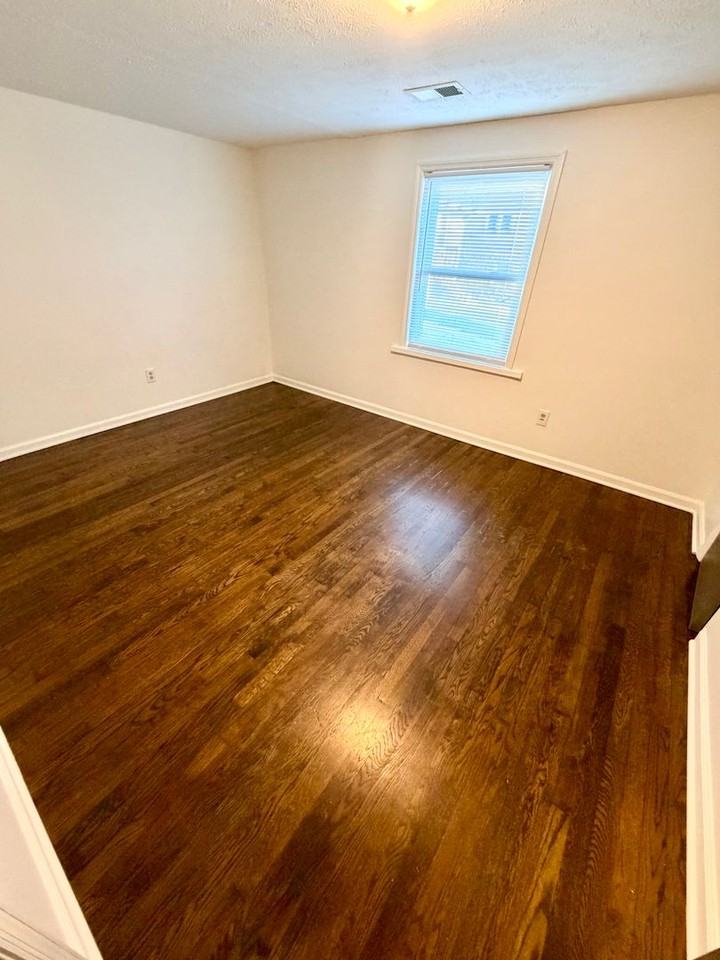 133 Brown Ave - Photo 4 of 14