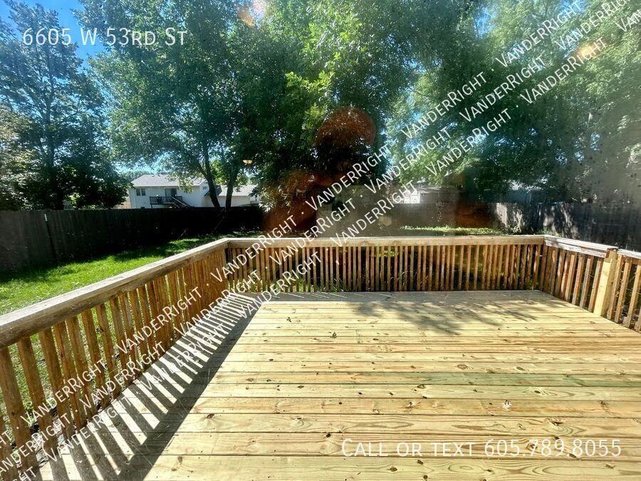 6605 W 53rd St - Photo 3 of 38