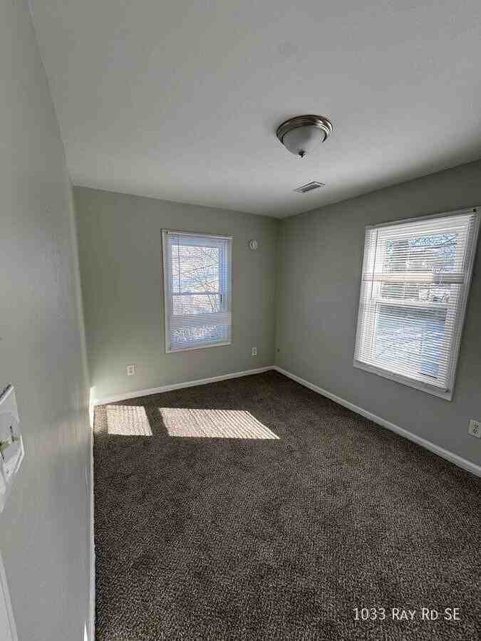 1033 Ray Rd Se - Photo 4 of 4