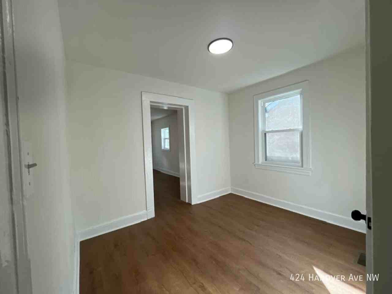 424 Hanover Ave Nw - Photo 3 of 16