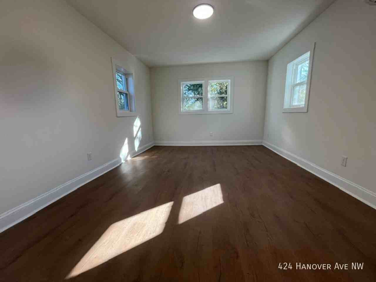 424 Hanover Ave Nw - Photo 4 of 16