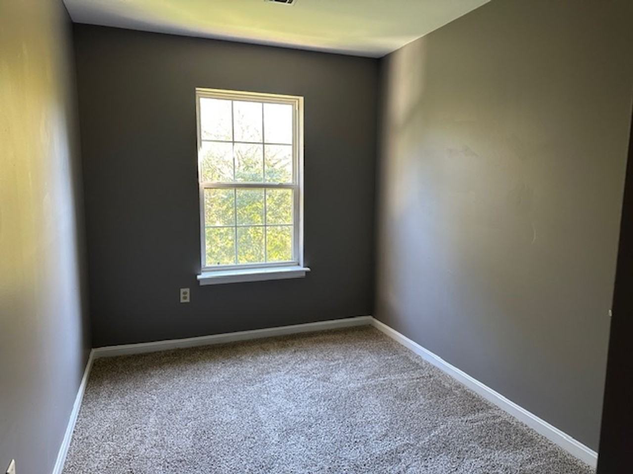 24 Petersburg Ln - Photo 7 of 16