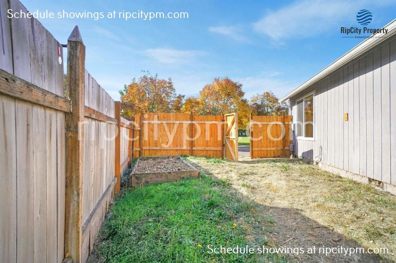 242 Ne 25th Ave - Photo 5 of 44