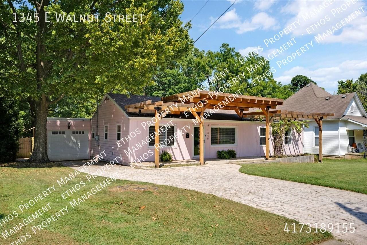 1345 E Walnut St - Photo 3 of 47
