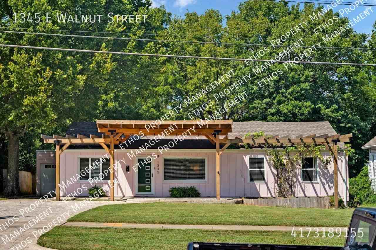 1345 E Walnut St - Photo 6 of 47