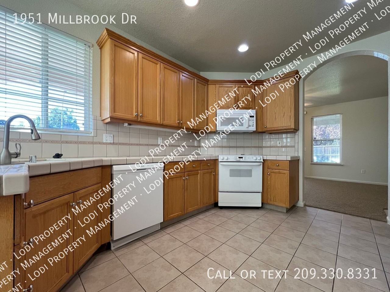 1951 Millbrook Dr - Photo 7 of 35
