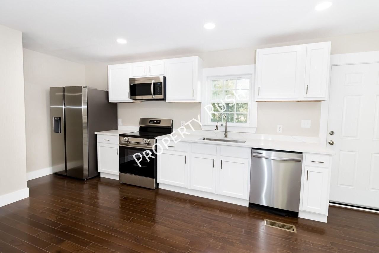 300 Longwood St - Photo 6 of 36