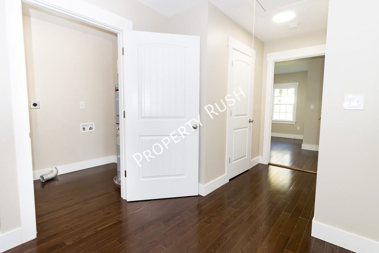300 Longwood St - Photo 7 of 36