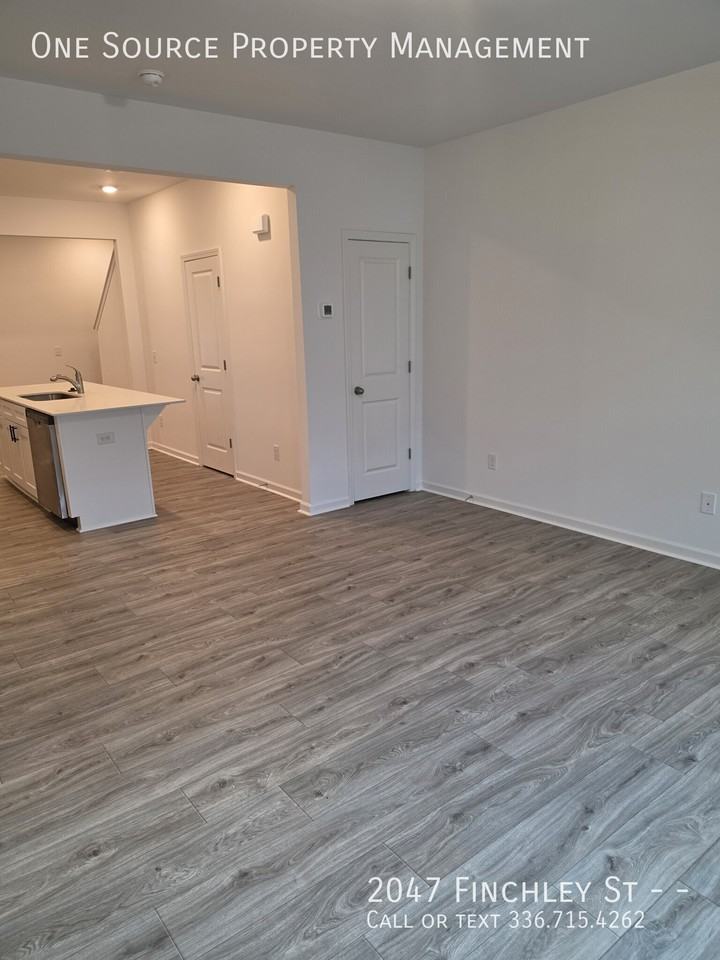 2047 Finchley St - Photo 2 of 25
