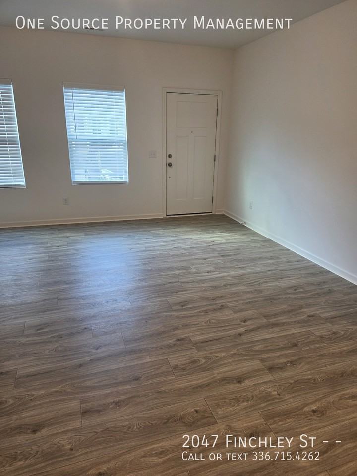 2047 Finchley St - Photo 3 of 25