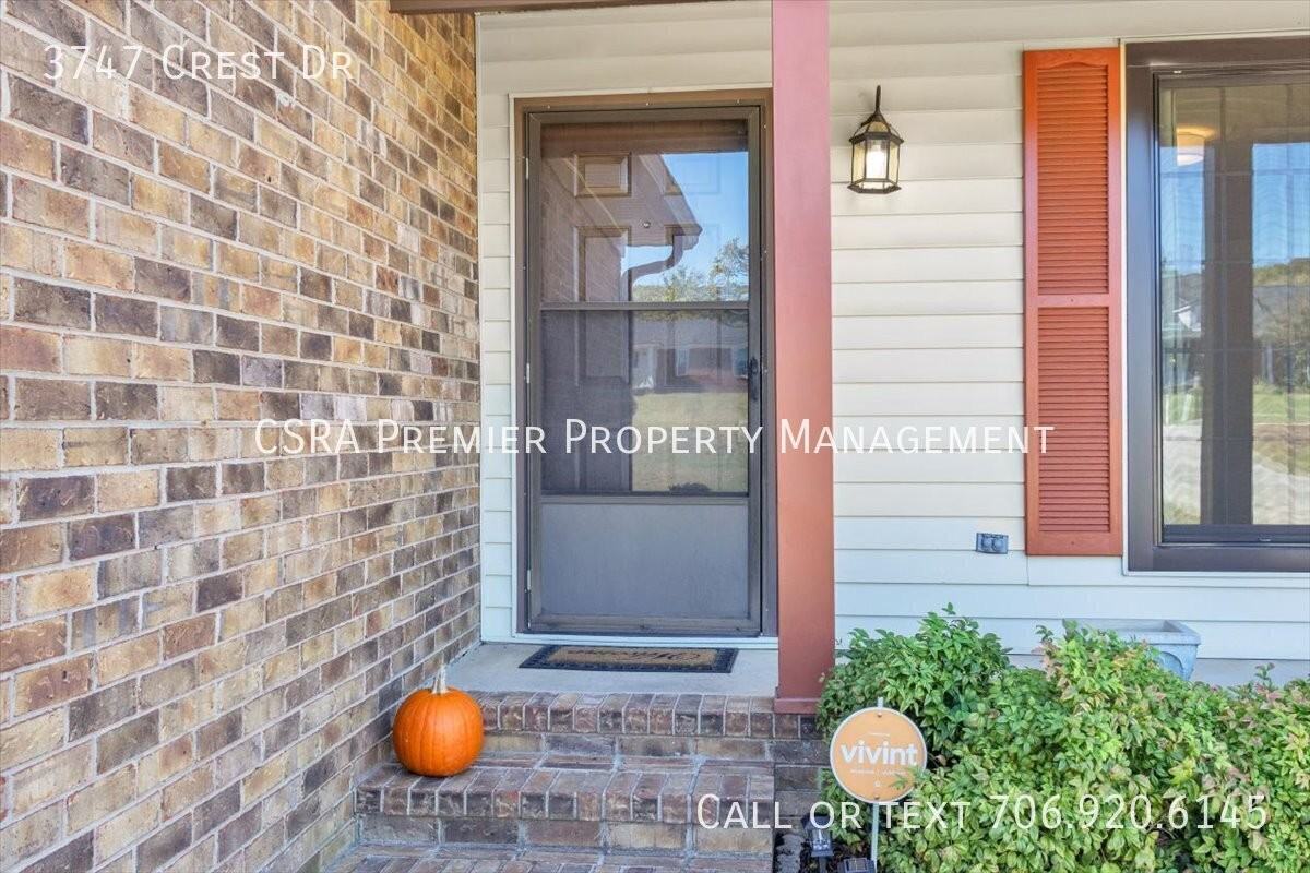3747 Crest Dr - Photo 3 of 25