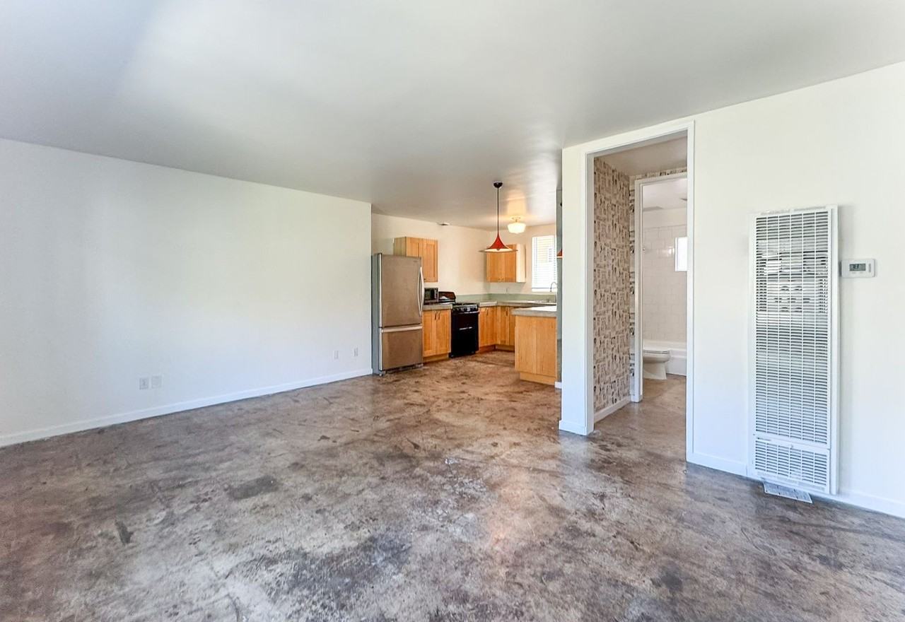 535 Brooks Ave #2 - Photo 4 of 17