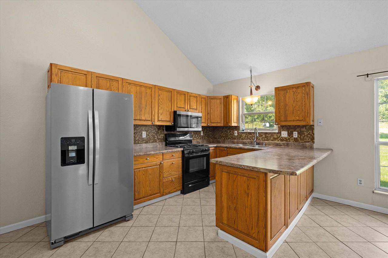 2107 N Keebler Ave #E - Photo 2 of 14